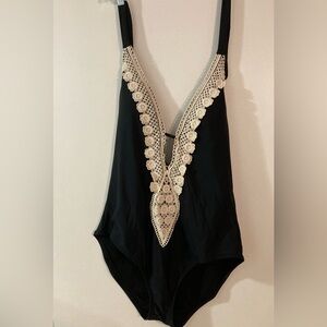 Kona Sol Stylish Black W/ Cream lace swimsuit, size XL, tried on once, NWOT